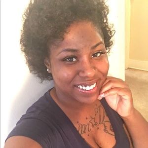 Meet your Posher, Monique